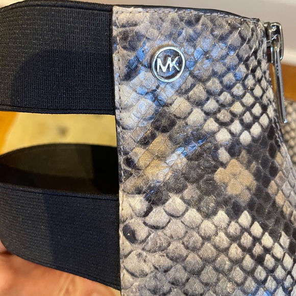 Michael Michael Kors snake print sandals (size 7.5) - Picture 4 of 7